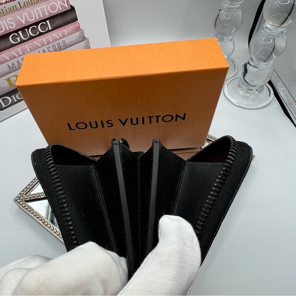 Louis Vuitton Black Vernis LV Embossed Zippy Wallet with COA - Picture 11 of 16